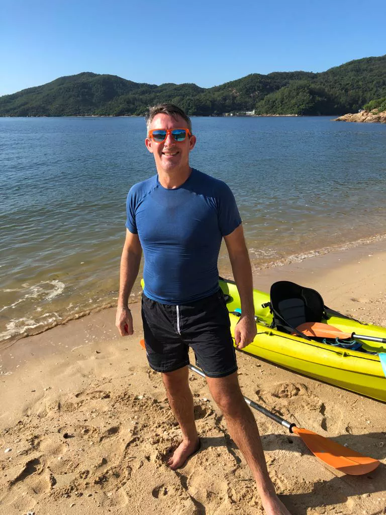 Jo Lodder on the beach with his kayak, ready for a sea-kayak training session