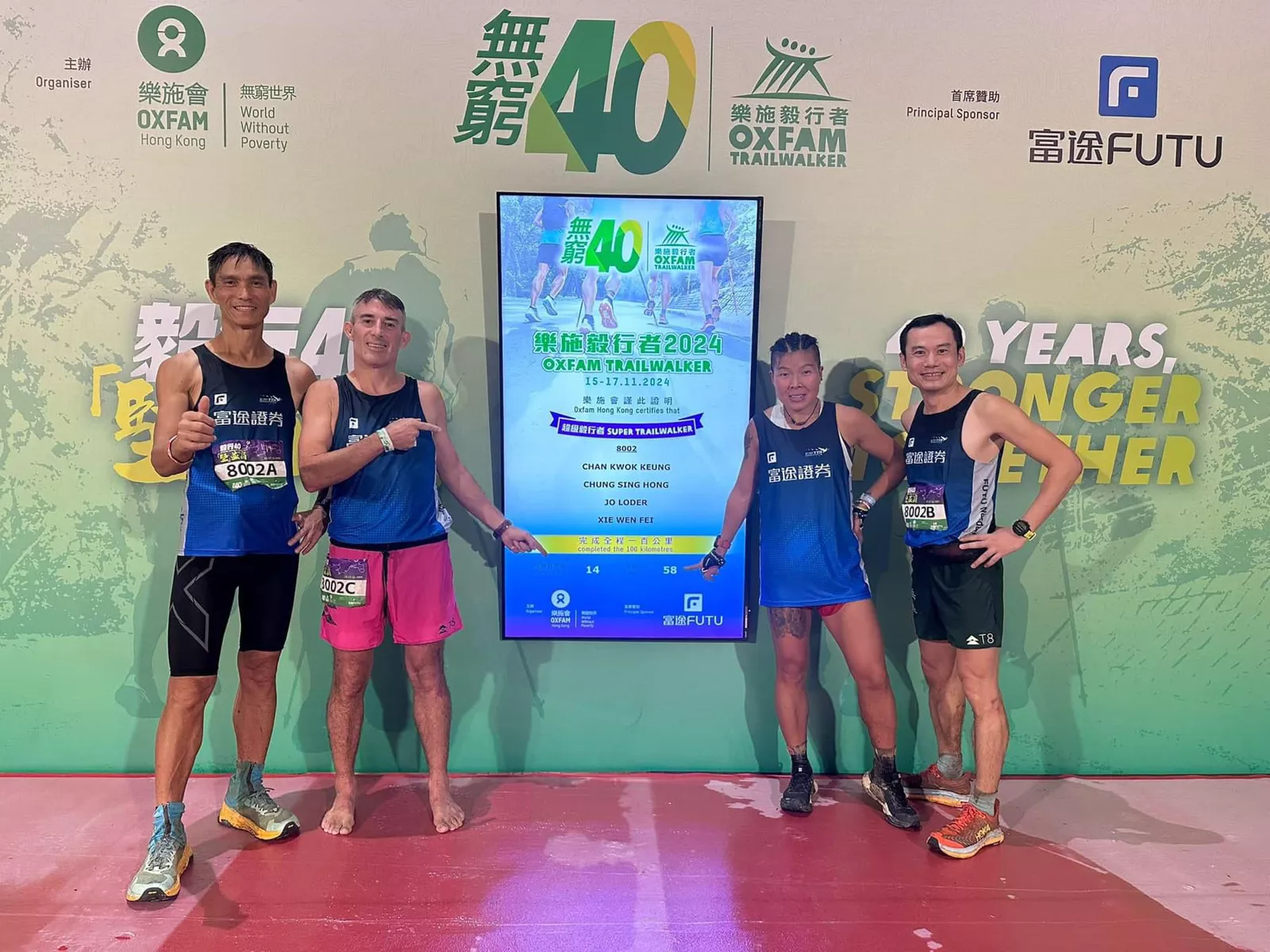 Jo’s Trailwalker team pointing at their winning Super Trailwalker time of 14 hours 58